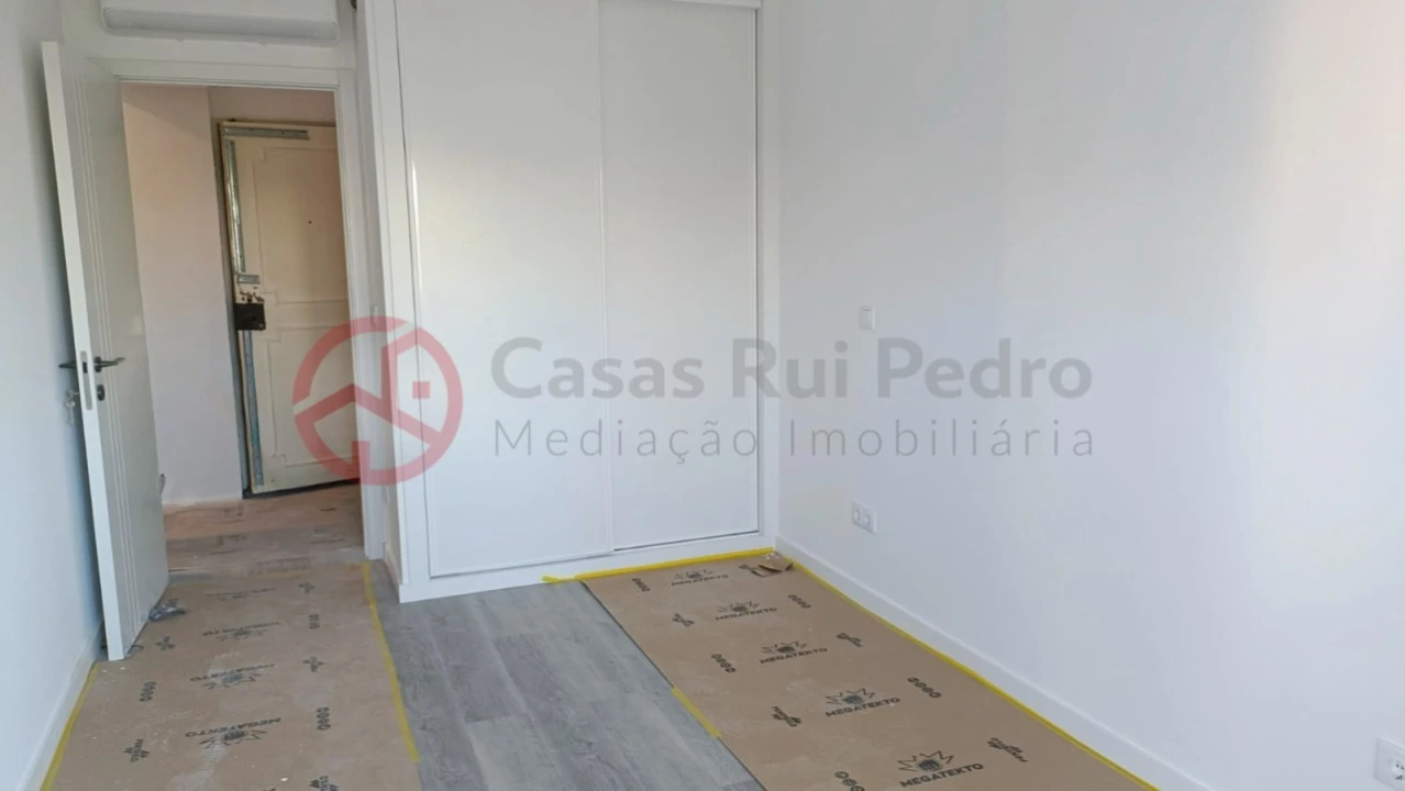 Apartamento T2 para Venda em Corroios Foto 11