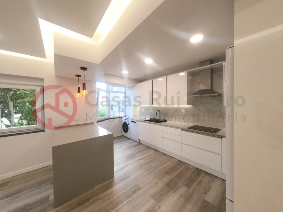 Apartamento T2 para Venda em Corroios Foto 3