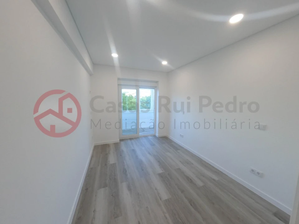 Apartamento T2 para Venda em Corroios Foto 8