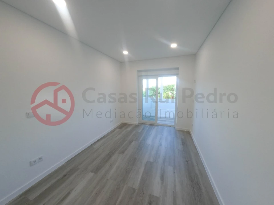Apartamento T2 para Venda em Corroios Foto 9
