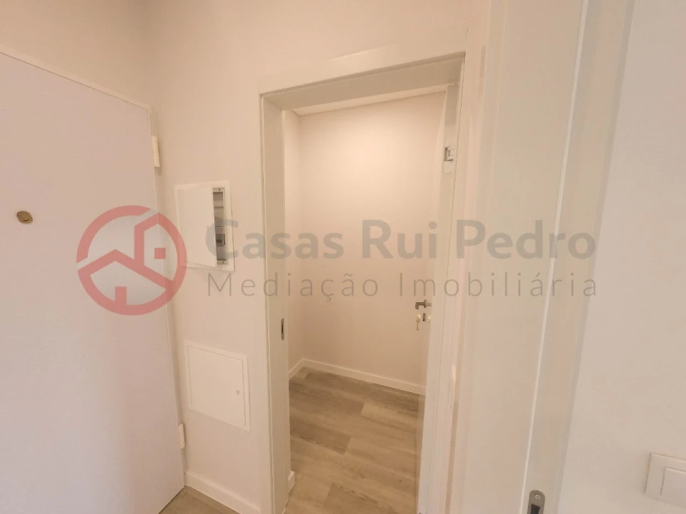 Apartamento T2 para Venda em Corroios Foto 11