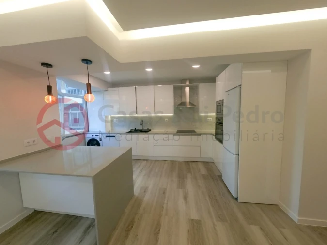 Apartamento T2 para Venda em Corroios Foto 2
