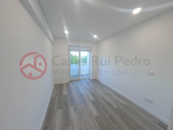 Apartamento T2 para Venda em Corroios Foto 8