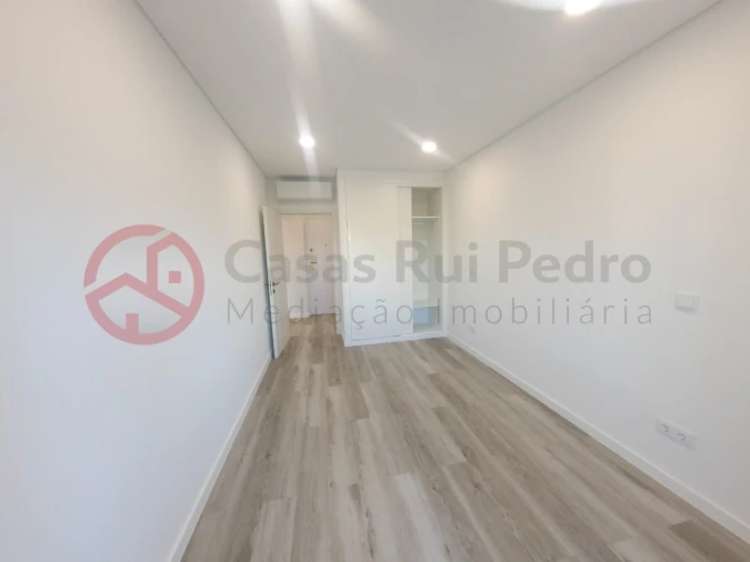 Apartamento T2 para Venda em Corroios Foto 12