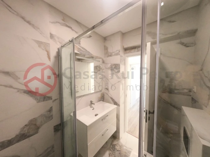 Apartamento T2 para Venda em Corroios Foto 16