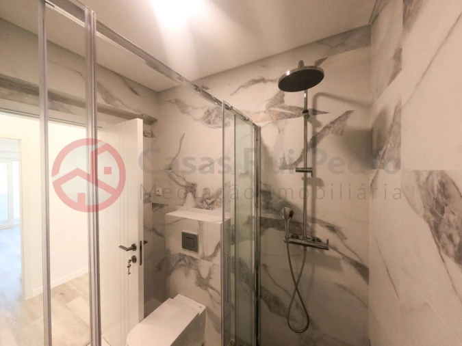 Apartamento T2 para Venda em Corroios Foto 17