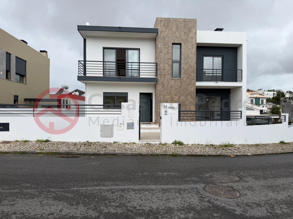 Moradia T5 para Venda em Laranjeiro e Feijó Foto 2