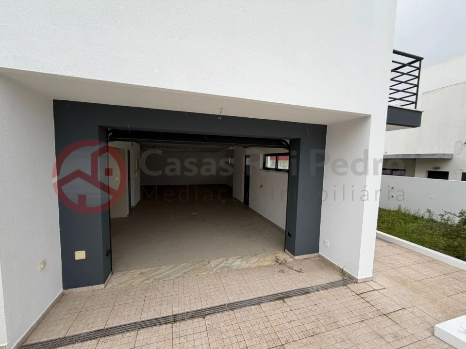 Moradia T5 para Venda em Laranjeiro e Feijó Foto 3