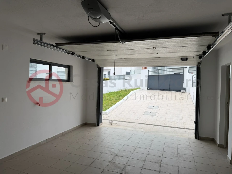 Moradia T5 para Venda em Laranjeiro e Feijó Foto 4