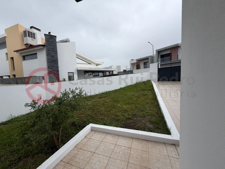 Moradia T5 para Venda em Laranjeiro e Feijó Foto 11