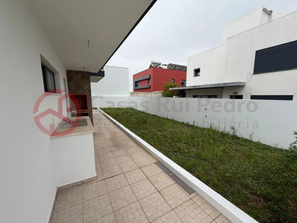 Moradia T5 para Venda em Laranjeiro e Feijó Foto 12