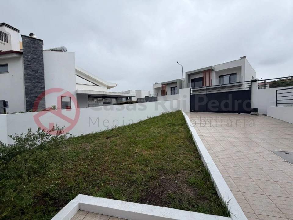 Moradia T5 para Venda em Laranjeiro e Feijó Foto 13