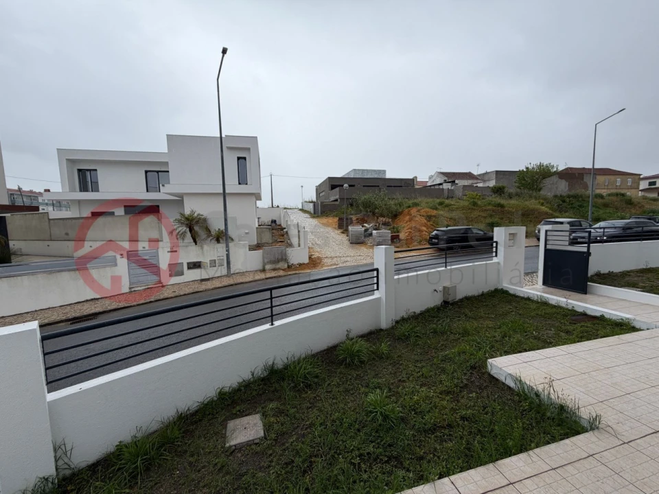 Moradia T5 para Venda em Laranjeiro e Feijó Foto 15