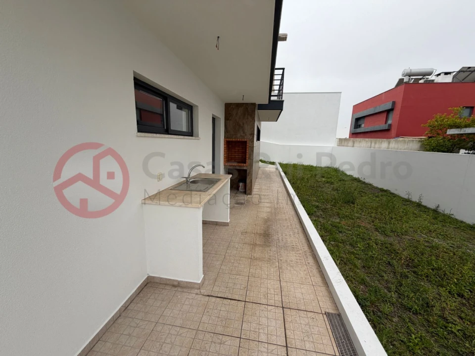 Moradia T5 para Venda em Laranjeiro e Feijó Foto 17