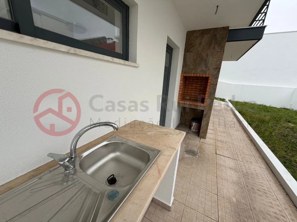 Moradia T5 para Venda em Laranjeiro e Feijó Foto 21