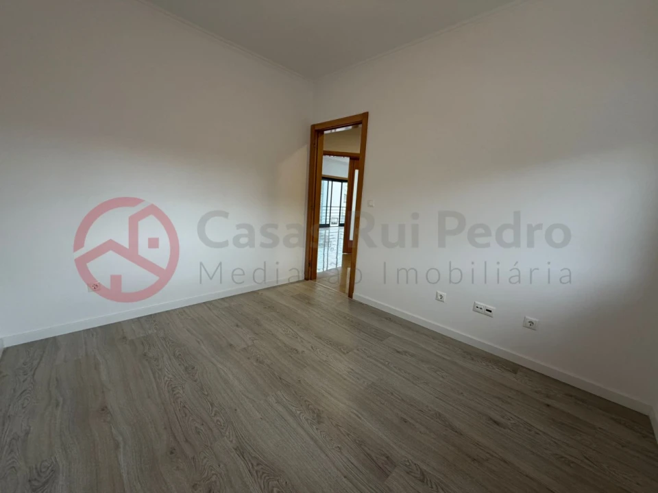 Moradia T5 para Venda em Laranjeiro e Feijó Foto 28