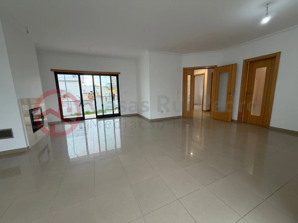 Moradia T5 para Venda em Laranjeiro e Feijó Foto 30