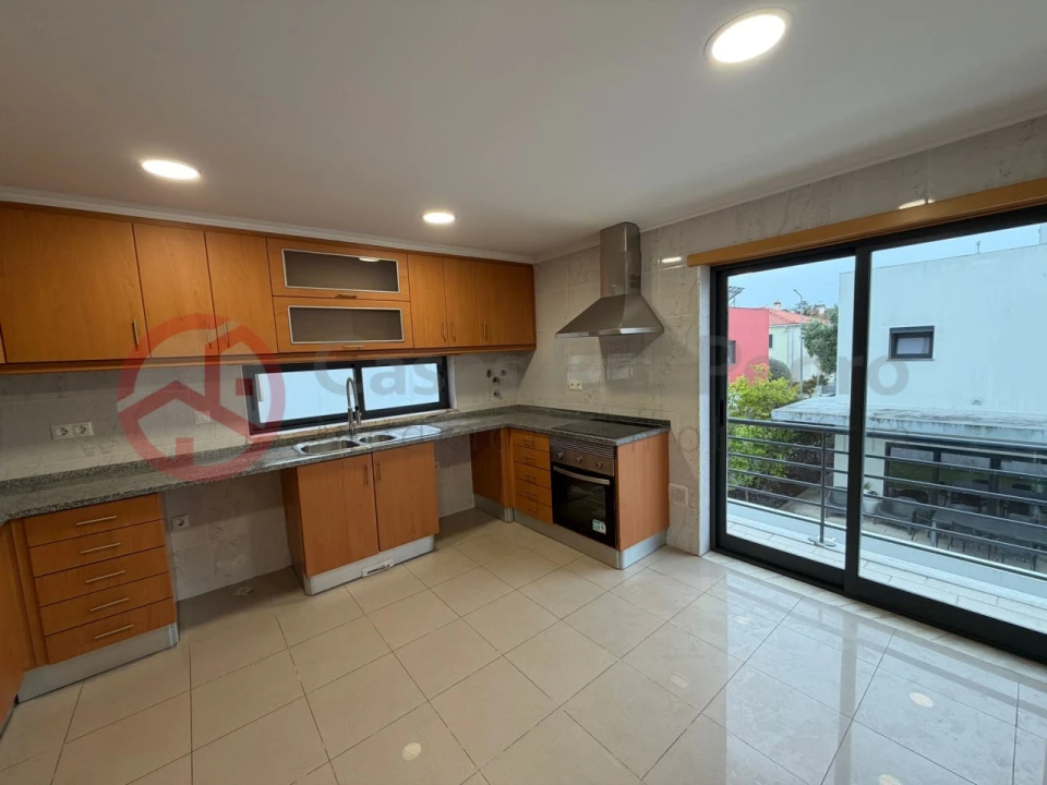 Moradia T5 para Venda em Laranjeiro e Feijó Foto 32