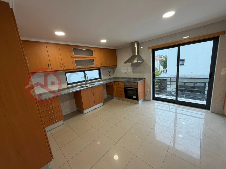 Moradia T5 para Venda em Laranjeiro e Feijó Foto 35