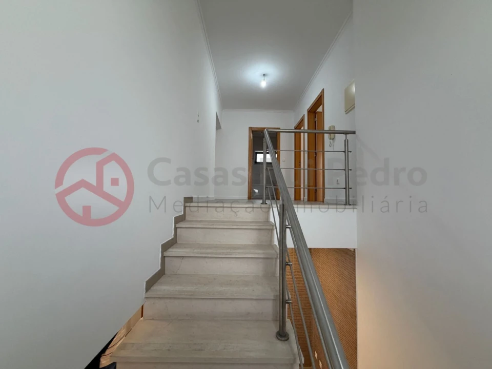 Moradia T5 para Venda em Laranjeiro e Feijó Foto 36