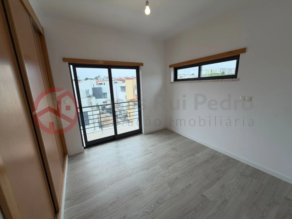 Moradia T5 para Venda em Laranjeiro e Feijó Foto 46