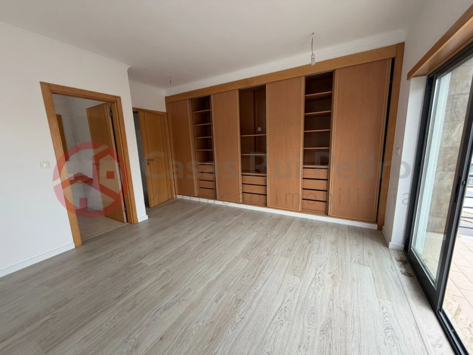 Moradia T5 para Venda em Laranjeiro e Feijó Foto 50