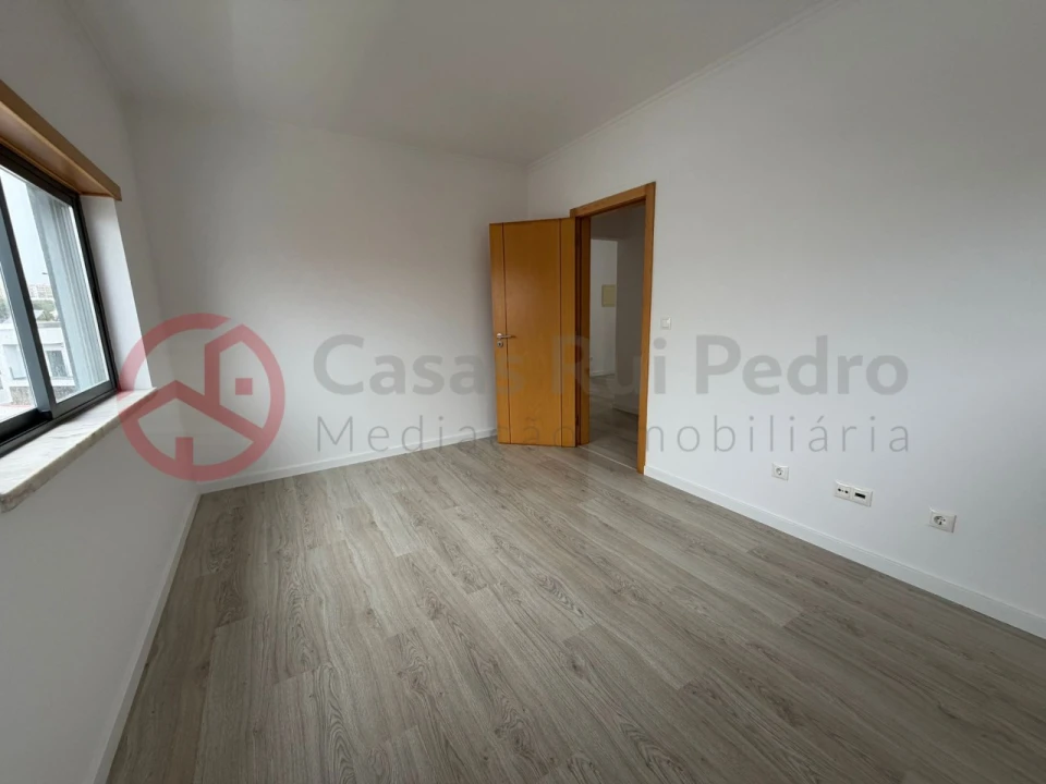 Moradia T5 para Venda em Laranjeiro e Feijó Foto 54