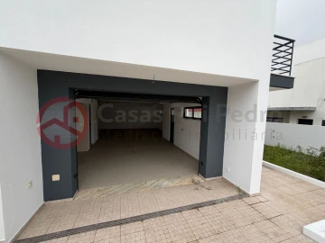 Moradia T5 para Venda em Laranjeiro e Feijó