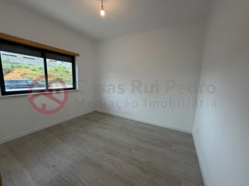 Moradia T5 para Venda em Laranjeiro e Feijó