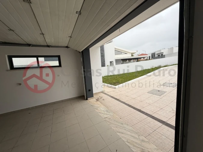 Moradia T5 para Venda em Laranjeiro e Feijó Foto 5