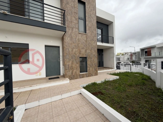 Moradia T5 para Venda em Laranjeiro e Feijó Foto 8