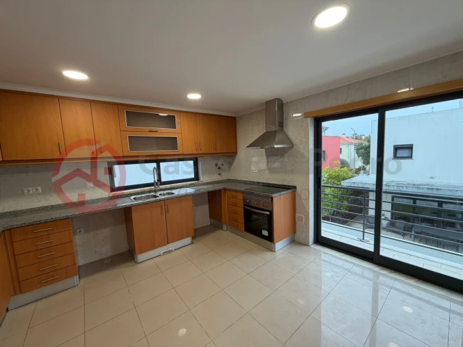 Moradia T5 para Venda em Laranjeiro e Feijó Foto 32