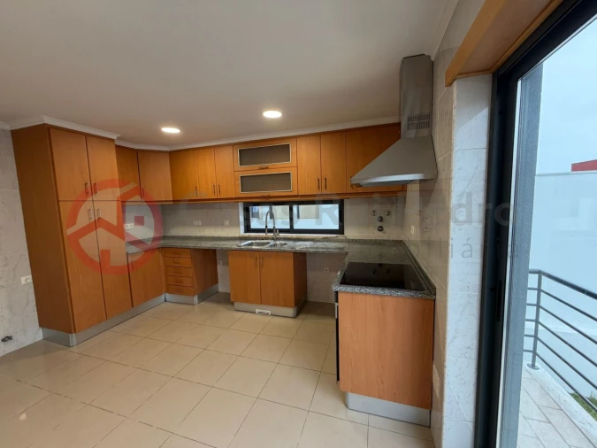 Moradia T5 para Venda em Laranjeiro e Feijó Foto 33