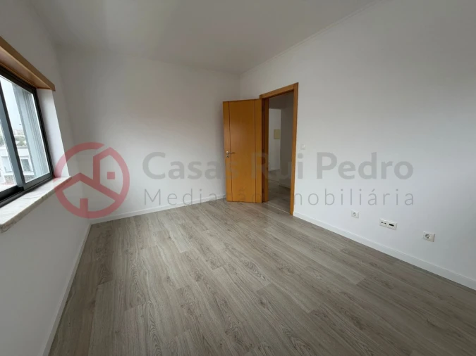 Moradia T5 para Venda em Laranjeiro e Feijó Foto 54