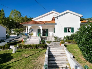 Moradia T5 para Venda em Alhandra, São João dos Montes e Calhandriz