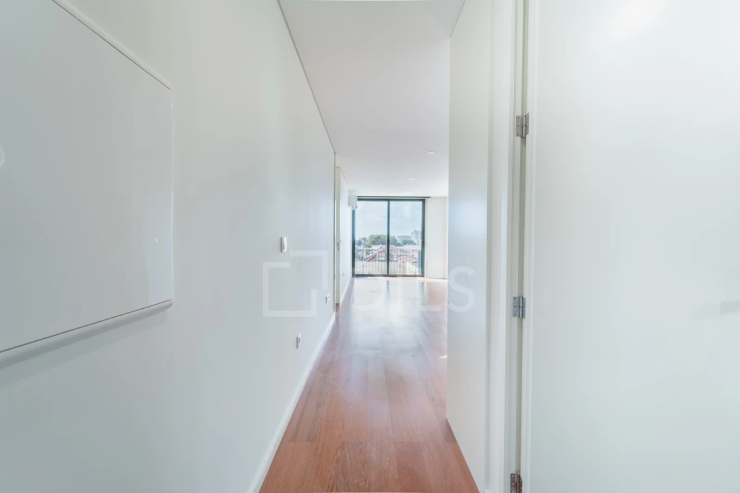 Apartamento T1 para Arrendamento em Ramalde Foto 6