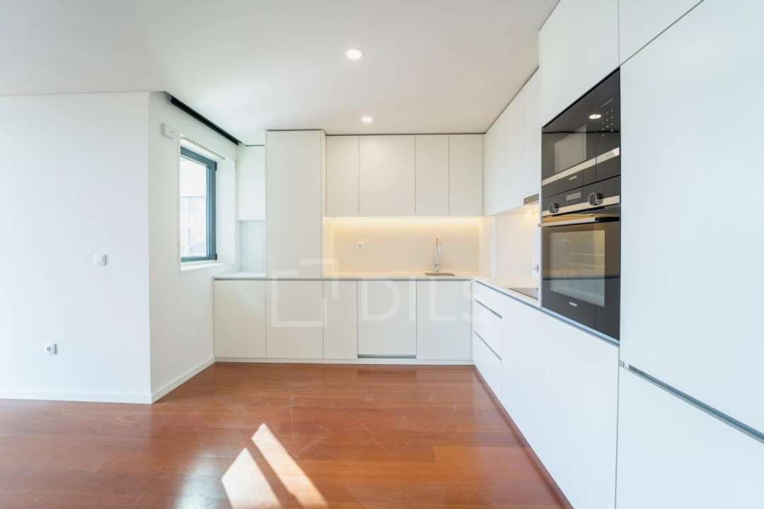 Apartamento T1 para Arrendamento em Ramalde Foto 2