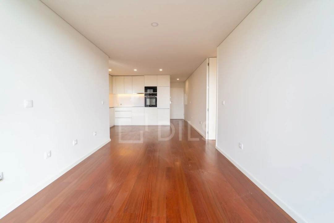 Apartamento T1 para Arrendamento em Ramalde Foto 4