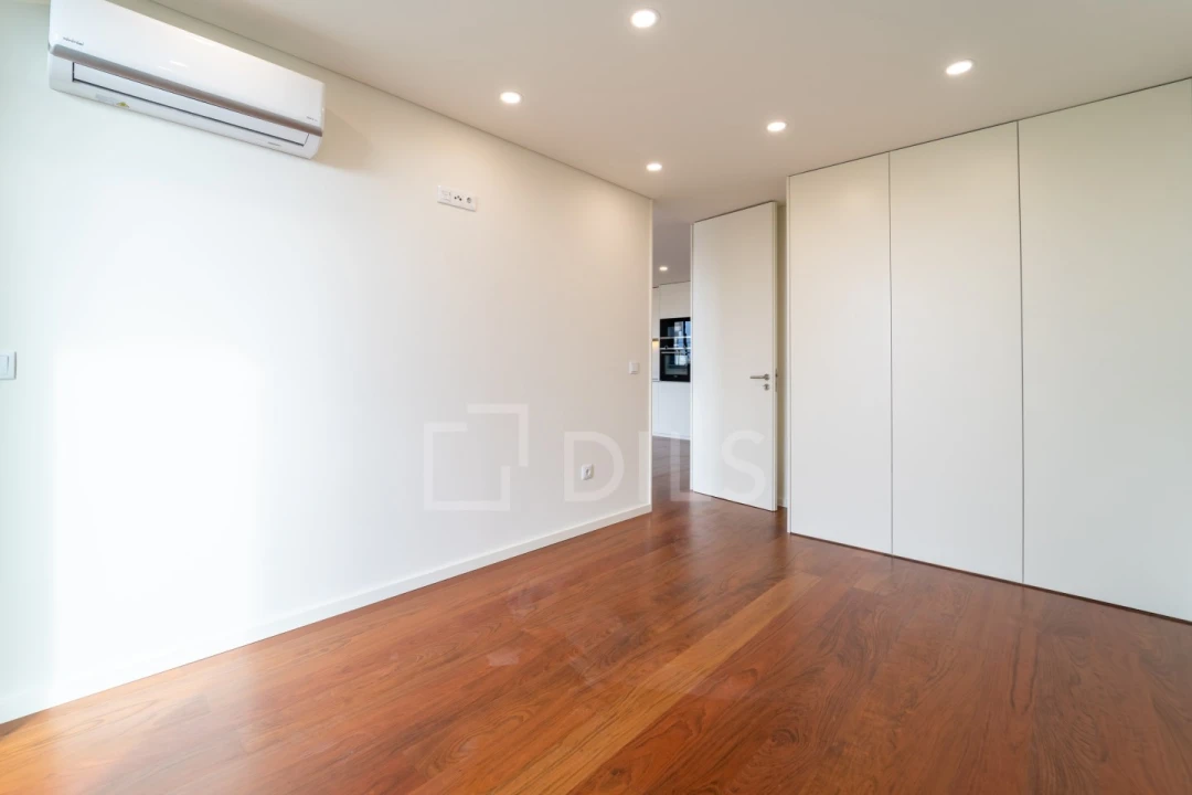 Apartamento T1 para Arrendamento em Ramalde Foto 21