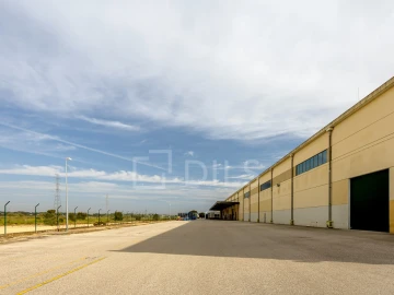 Armazém para Arrendamento em Quinta do Anjo