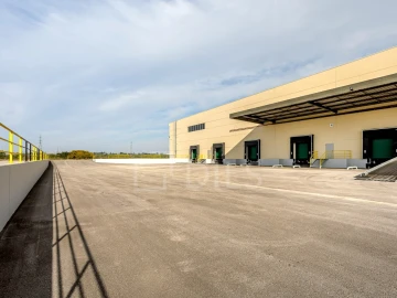 Armazém para Arrendamento em Quinta do Anjo