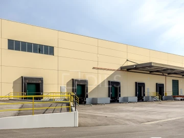 Armazém para Arrendamento em Quinta do Anjo