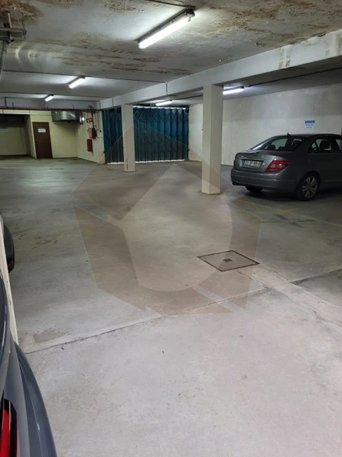 Garagem para Arrendamento em Perafita, Lavra e Santa Cruz do Bispo