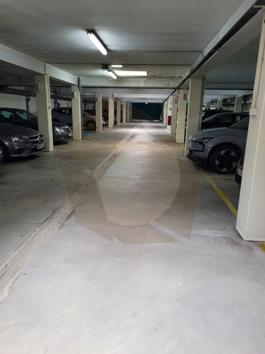 Garagem para Arrendamento em Perafita, Lavra e Santa Cruz do Bispo