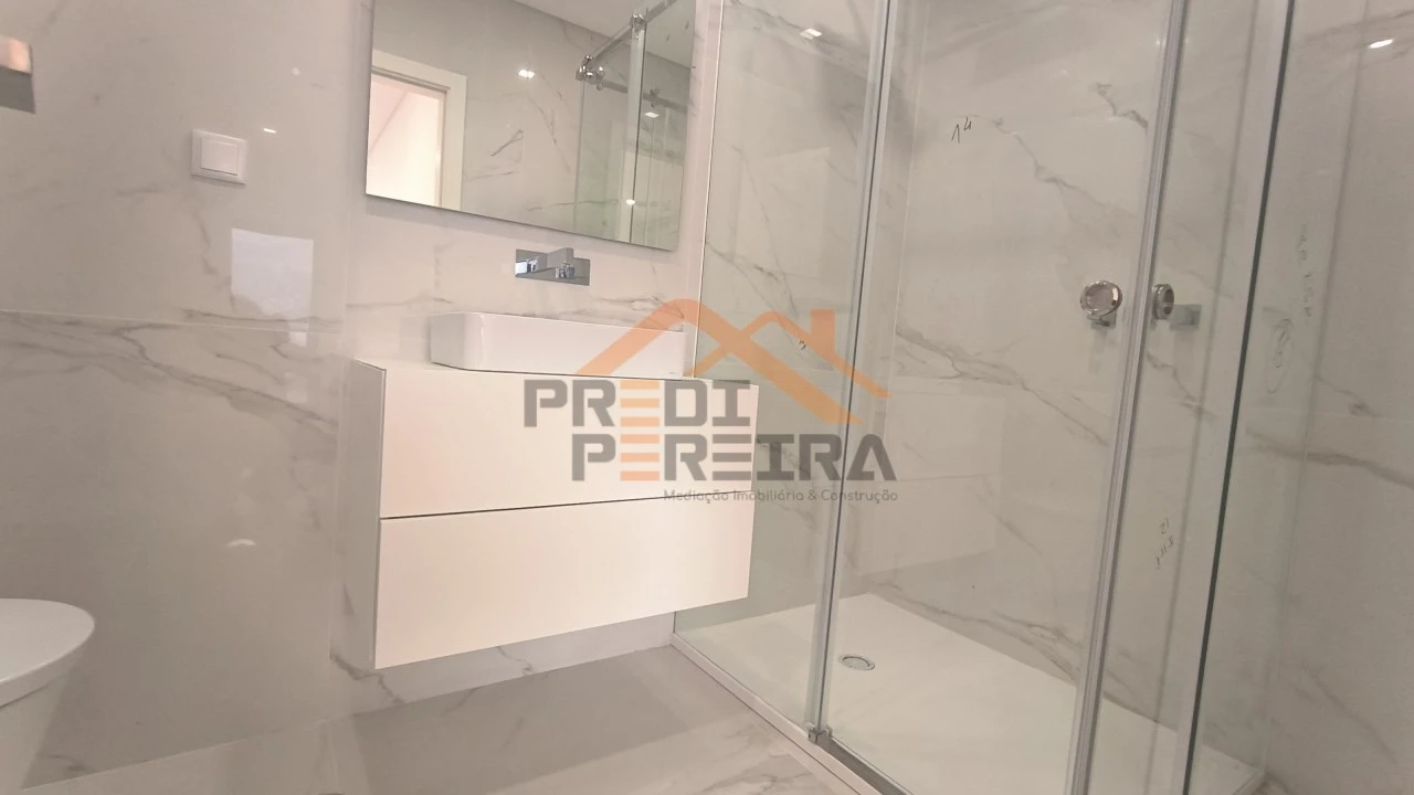Apartamento T2 para Venda em Loures Foto 32