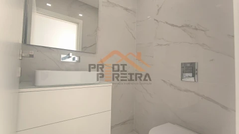 Apartamento T2 para Venda em Loures