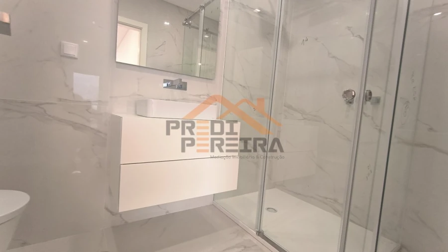 Apartamento T2 para Venda em Loures Foto 32