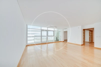 Apartamento T3 para Arrendamento em Parque das Nações