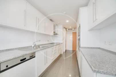 Apartamento T3 para Arrendamento em Parque das Nações