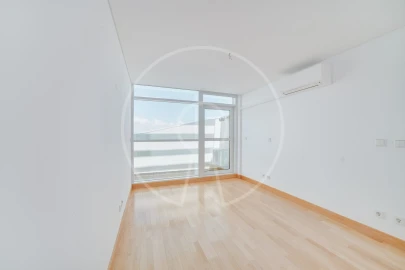 Apartamento T3 para Arrendamento em Parque das Nações